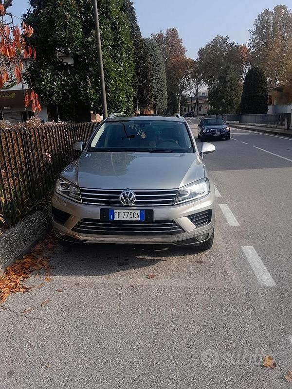 Grigio Usata 2016 VW Touareg SUV | 17.999 € (Buon prezzo) - Immagine 1/4