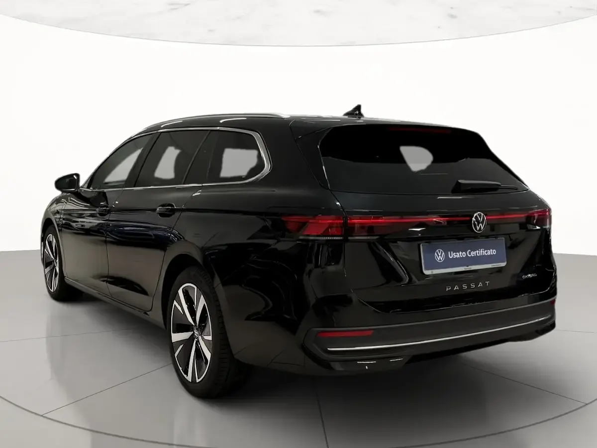 Usata VW Passat Business 204 CV (150 kW) 2025 Grenadill black metallizzato Station wagon