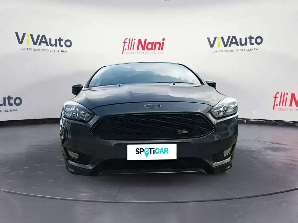 Usata Ford Focus ST-Line 120 CV (88 kW) 2017 Grigio scuro Utilitaria