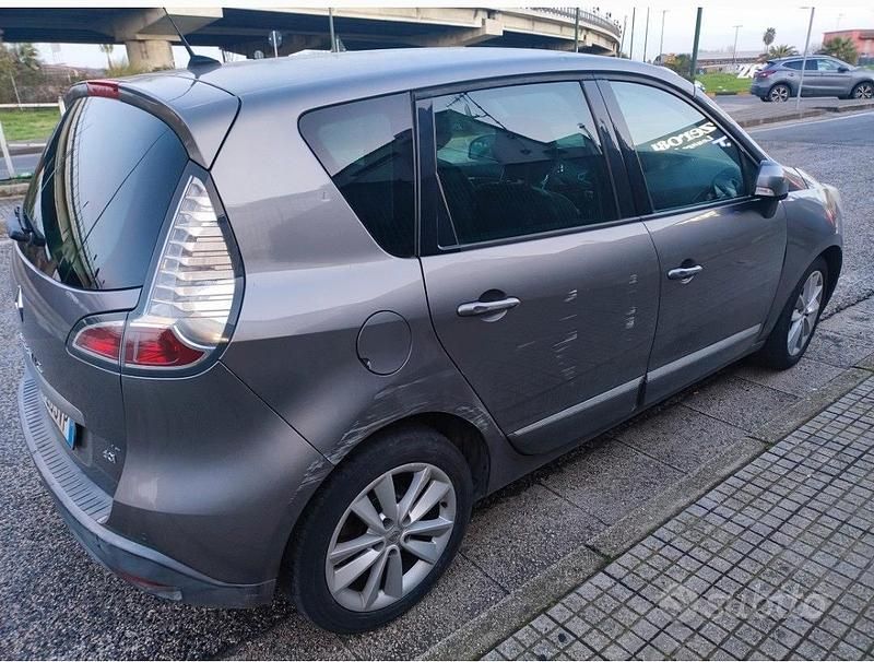 Usata Renault Scénic III 130 CV (95 kW) 2012 Monovolume