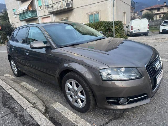 Usata Audi A3 Attraction 105 CV (77 kW) 2012 Grigio/bronzo metallizzato Utilitaria