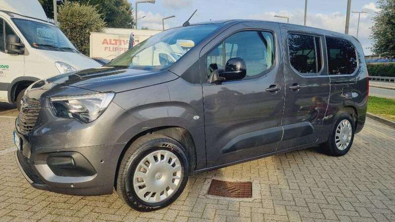 Usata Opel Combo-e Life Elegance 100 kW (136 CV) 2023 Grigio scuro Monovolume