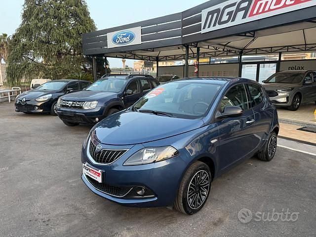 Blu Usata 2023 Lancia Ypsilon Gold Due volumi | 13.290 € (Buon prezzo) - Immagine 1/4