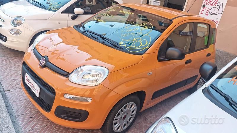 Rosso tiziano Usata 2017 Fiat Panda Lounge Due volumi | 9900 € (Buon prezzo) - Immagine 1/4