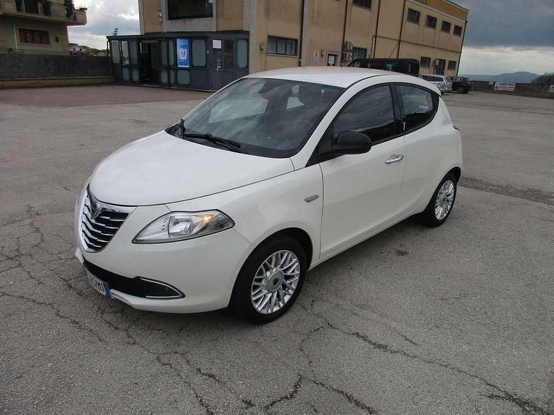 Usata Lancia Ypsilon Gold 95 CV (69 kW) 2013 Bianco Utilitaria
