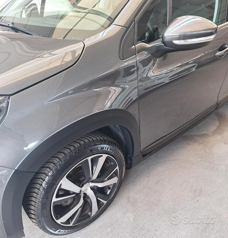Usata Peugeot 2008 Allure 102 CV (75 kW) 2019 Grigio SUV