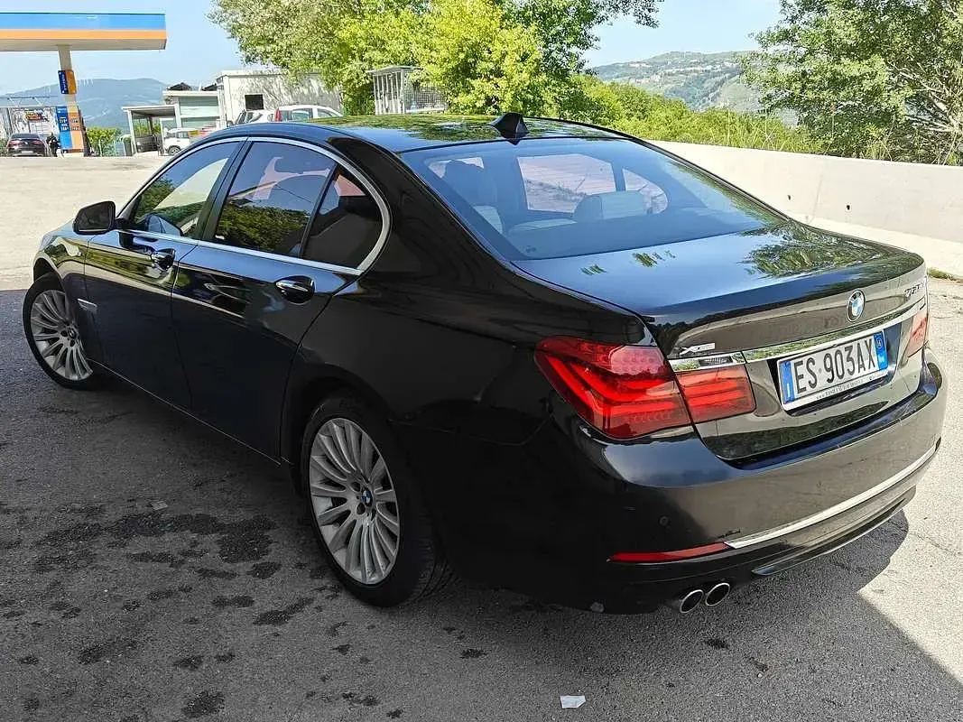 Usata BMW 730 258 CV (189 kW) 2013 Nero Berlina