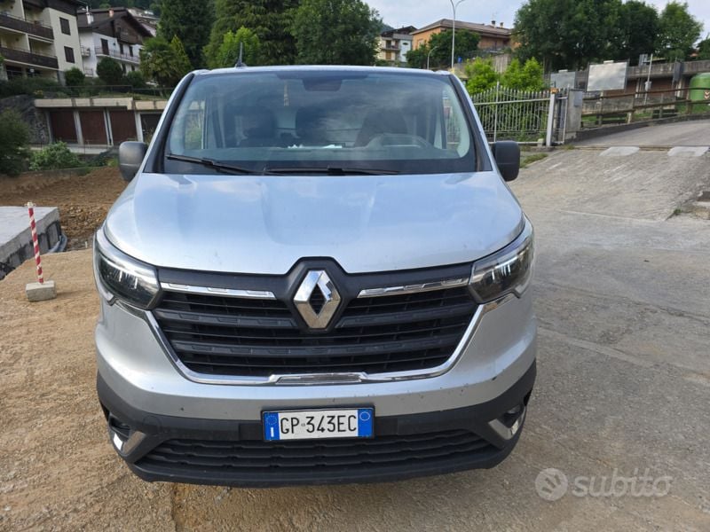 Grigio Usata 2023 Renault Trafic Monovolume | 25.000 € - Immagine 1/4