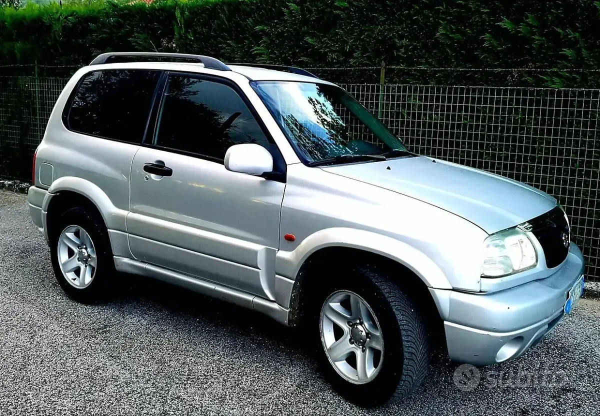 Usata Suzuki Grand Vitara 94 CV (69 kW) 2003 Grigio SUV
