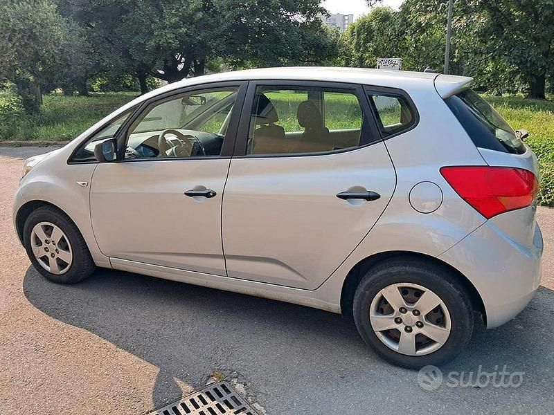 Usata Kia Venga LX 77 CV (56 kW) 2012 Grigio Utilitaria