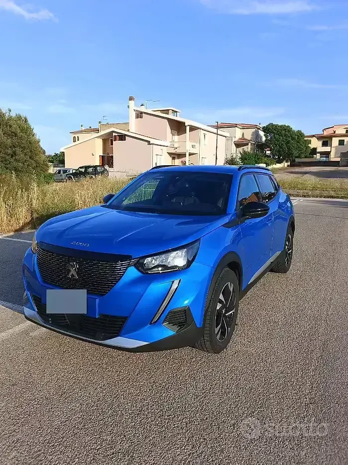 Usata Peugeot 2008 Allure 130 CV (95 kW) 2023 Blu SUV