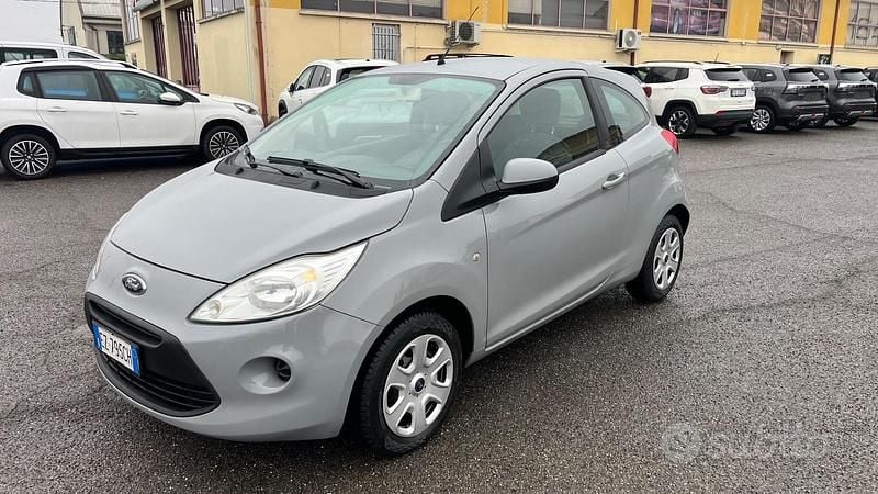 Grigio Usata 2015 Ford Ka Individual Tre volumi | 6400 € (Buon prezzo) - Immagine 1/4