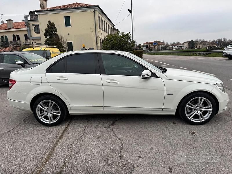 Usata Mercedes C250 Avantgarde 203 CV (149 kW) 2011 Bianco Berlina