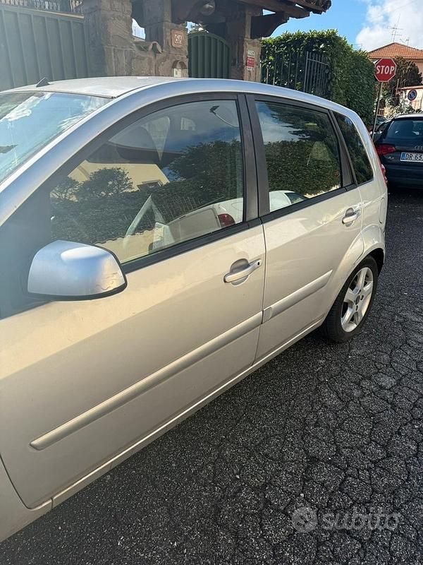 Usata Ford Fiesta 90 CV (66 kW) 2007 Grigio Berlina