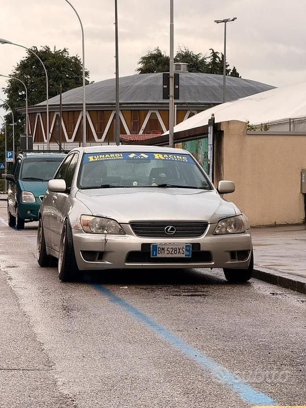 Usata Lexus IS200 2000 Grigio Berlina
