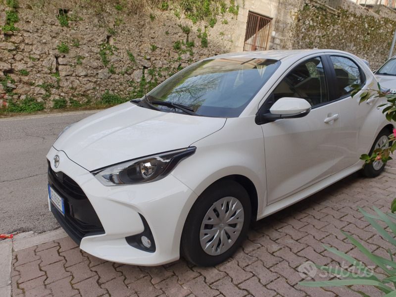 Usata Toyota Yaris Active 120 CV (88 kW) 2021 Bianco Utilitaria