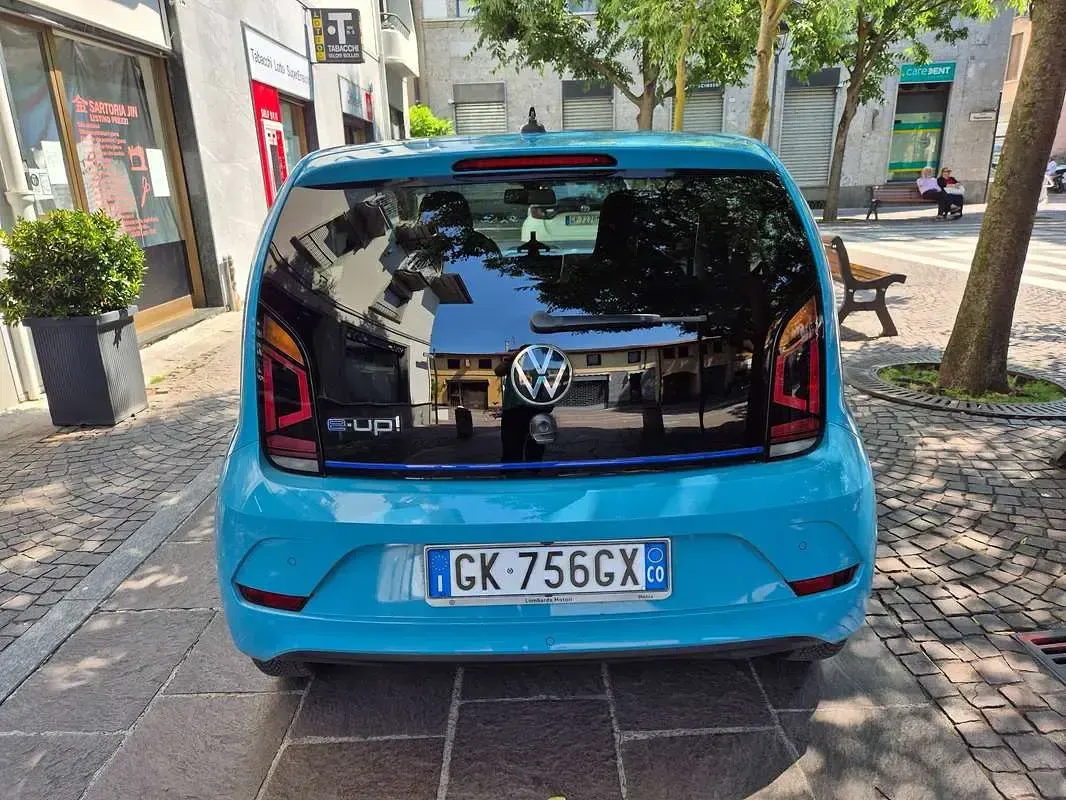 Usata VW e-up! 61 kW (83 CV) 2022 Blu/azzurro Utilitaria