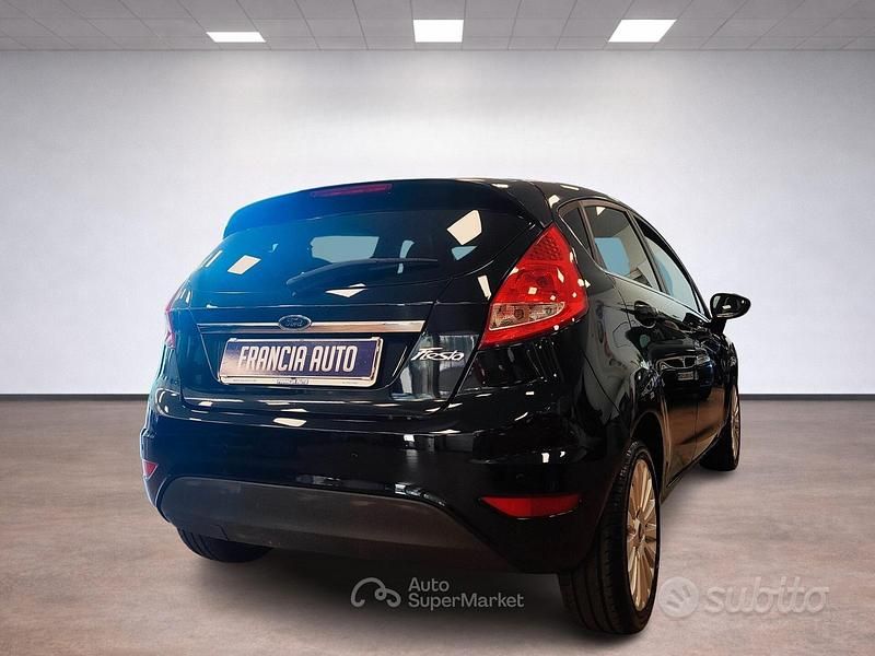 Usata Ford Fiesta 82 CV (60 kW) 2009 Nero Utilitaria