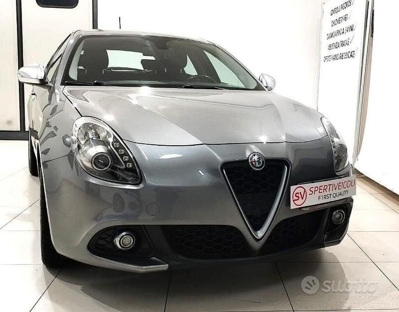 Grigio Usata 2016 Alfa Romeo Giulietta Super Tre volumi | 12.500 € (Cara) - Immagine 1/4