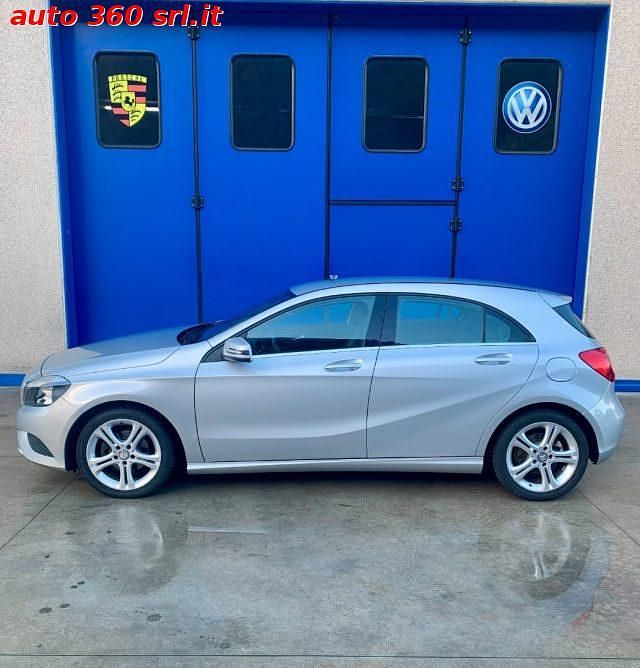 Usata Mercedes A180 109 CV (80 kW) 2014 Argento metallizzato Berlina