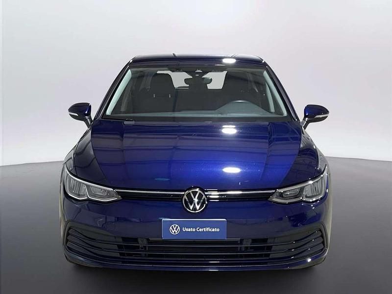 Usata VW Golf VIII Life 110 CV (80 kW) 2024 Atlantic blue metallizzato Berlina