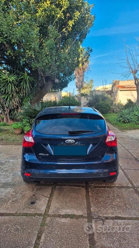 Begagnad Ford Focus 95 HK (69 kW) 2012 Blå Sedan