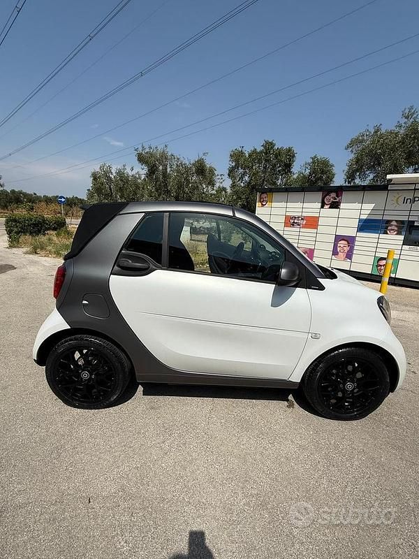 Usata Smart ForTwo Electric Drive Passion 60 kW (82 CV) 2019 Bianco Cabrio