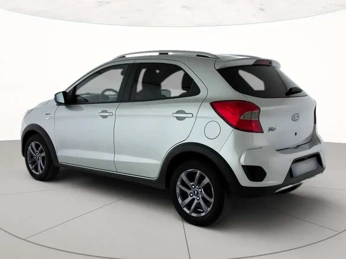 Usata Ford Ka Active 86 CV (63 kW) 2019 Grigio metallizzato chiaro Berlina