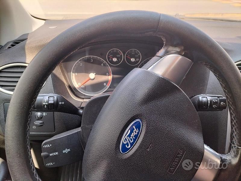 Usata Ford Focus 75 CV (55 kW) 2005 Grigio Berlina