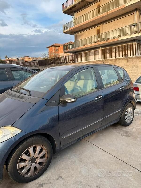 Usata Mercedes A180 Elegance 109 CV (80 kW) 2008 Blu/azzurro Monovolume