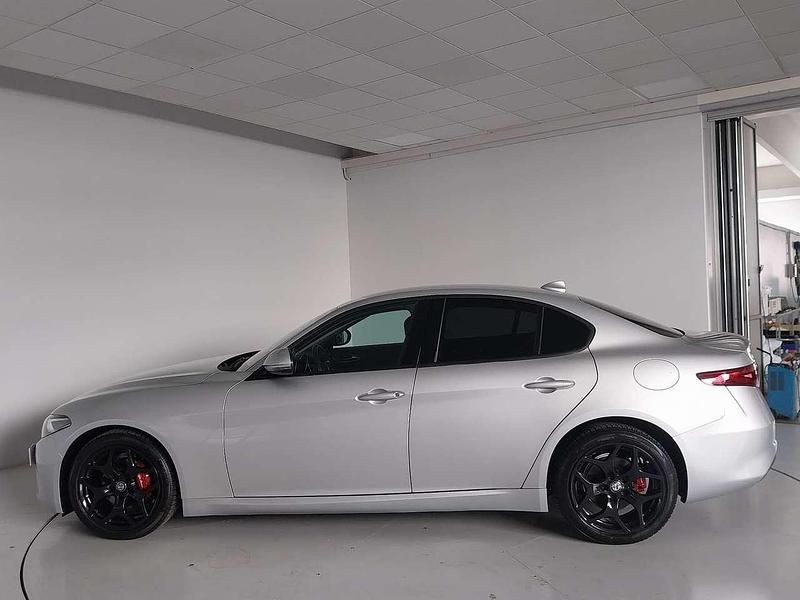 Usata Alfa Romeo Giulia Executive 190 CV (139 kW) 2021 Grigio silverstone met. Berlina