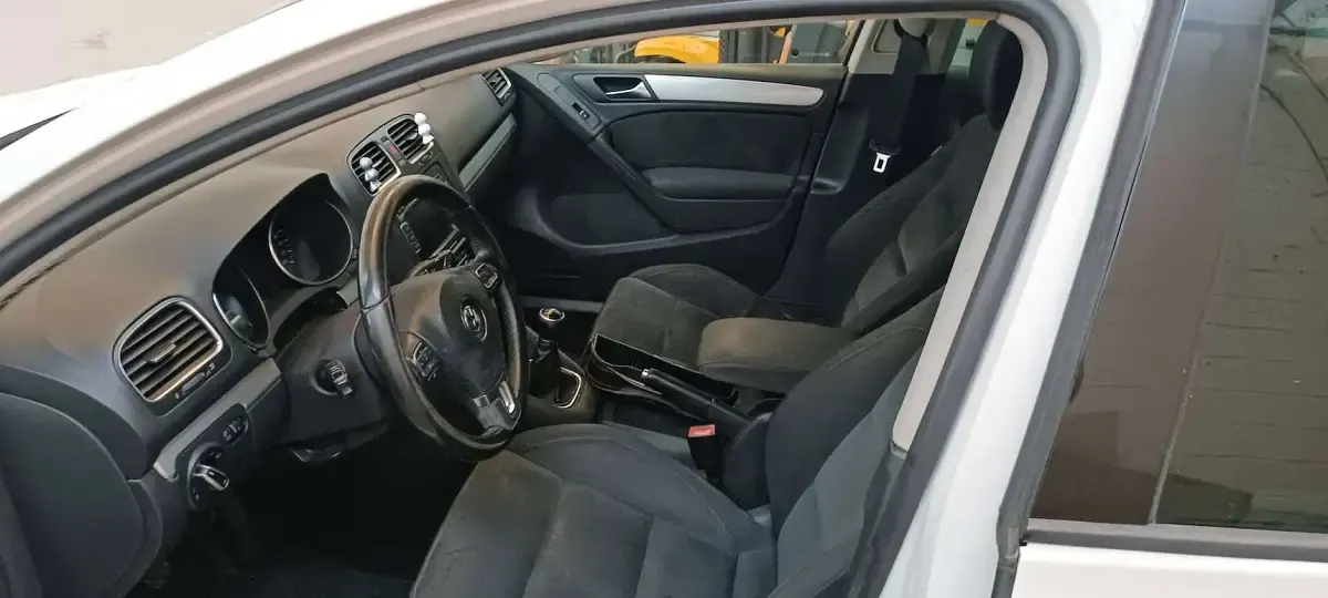 Usata VW Golf VI Comfortline 122 CV (89 kW) 2009 Bianco Utilitaria