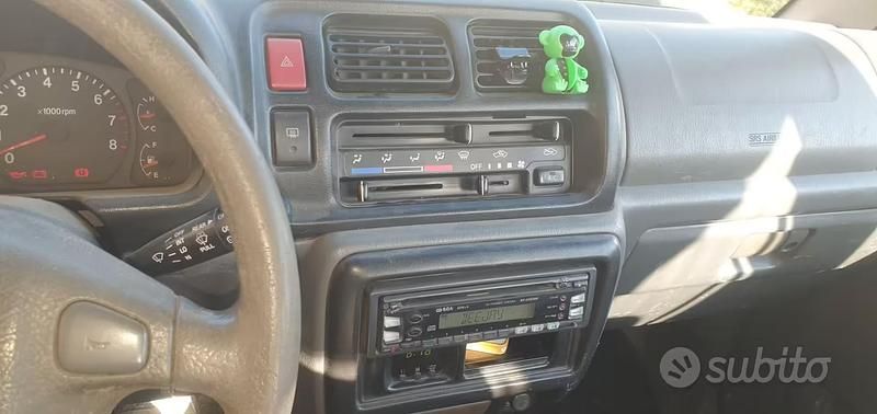 Usata Suzuki Jimny 80 CV (58 kW) 2002 Verde SUV