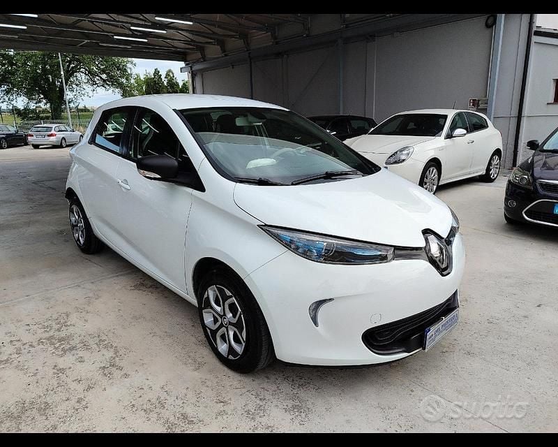 Usata Renault Zoe Life 67 kW (92 CV) 2019 Bianco pastello Utilitaria