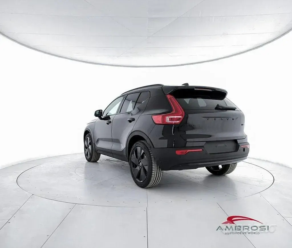 Nuova Volvo XC40 Plus 163 CV (119 kW) 2026 Onyx black SUV