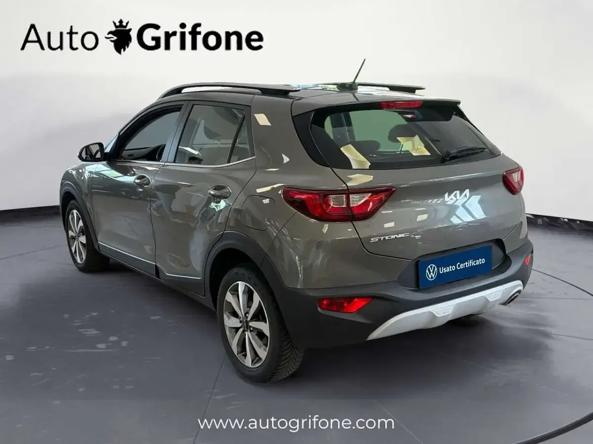 Usata Kia Stonic Style 101 CV (74 kW) 2022 Arancione SUV