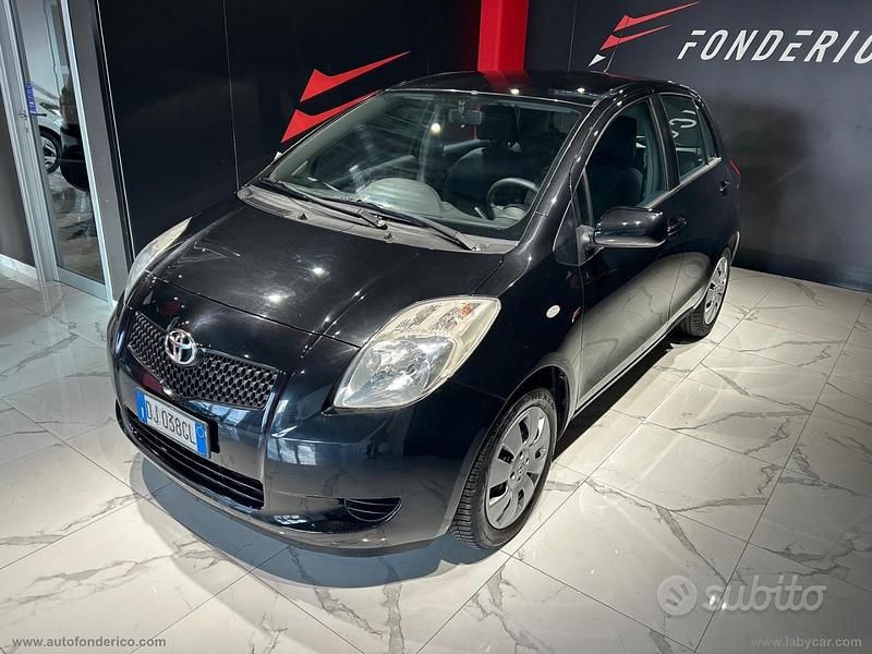 Usata Toyota Yaris 69 CV (50 kW) 2007 Nero Utilitaria