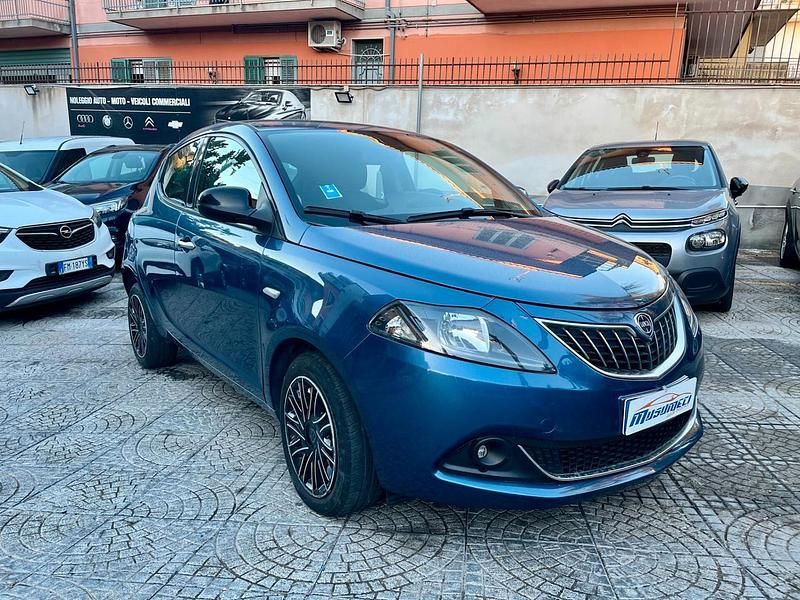Usata Lancia Ypsilon Gold 69 CV (50 kW) 2022 Blu Utilitaria