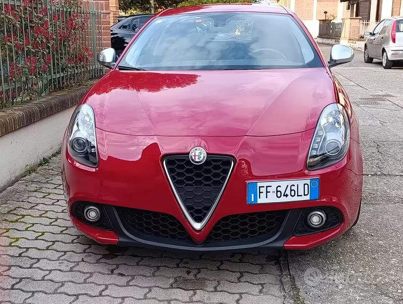 Usata Alfa Romeo Giulietta Super 120 CV (88 kW) 2016 Rosso Utilitaria