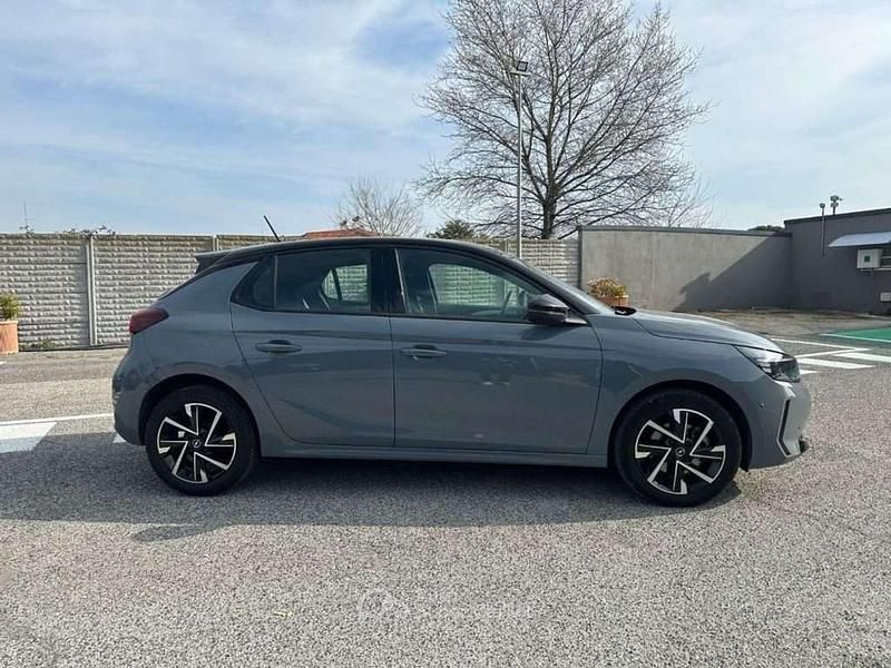 Usata Opel Corsa 101 CV (74 kW) 2024 Grafik grey Utilitaria