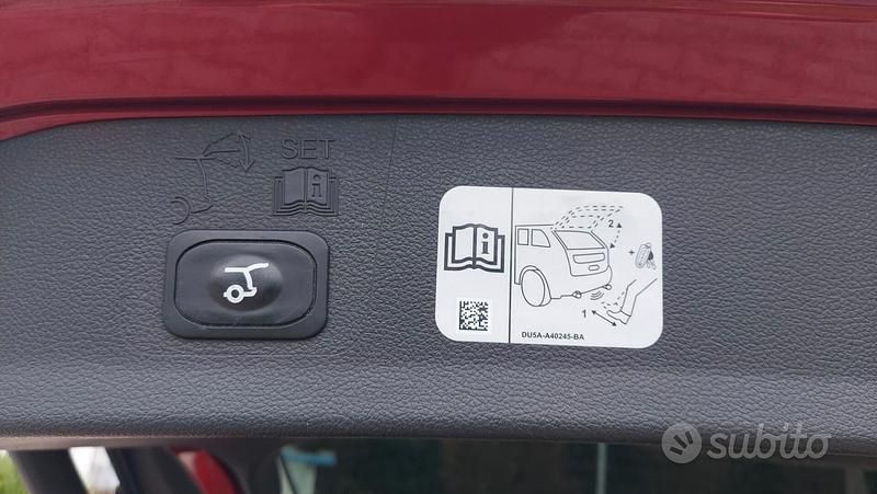 Usata Ford Kuga 150 CV (110 kW) 2017 Rosso SUV