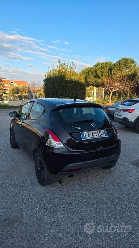 Usata Lancia Ypsilon Silver 69 CV (50 kW) 2014 Nero Utilitaria