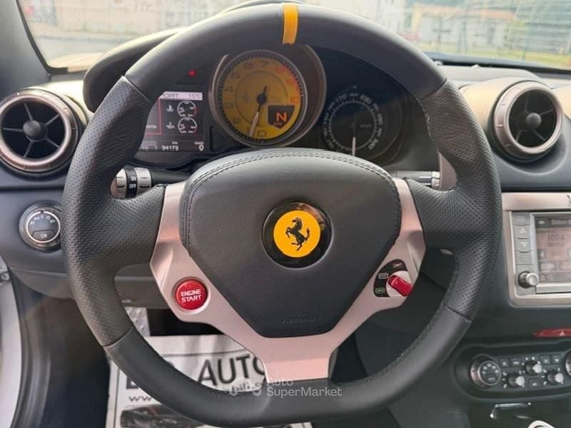 Usata Ferrari California 481 CV (353 kW) 2011 Argento Cabrio