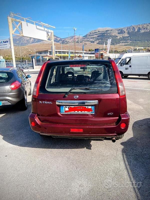 Usata Nissan X-Trail 136 CV (100 kW) 2004 Rosso SUV