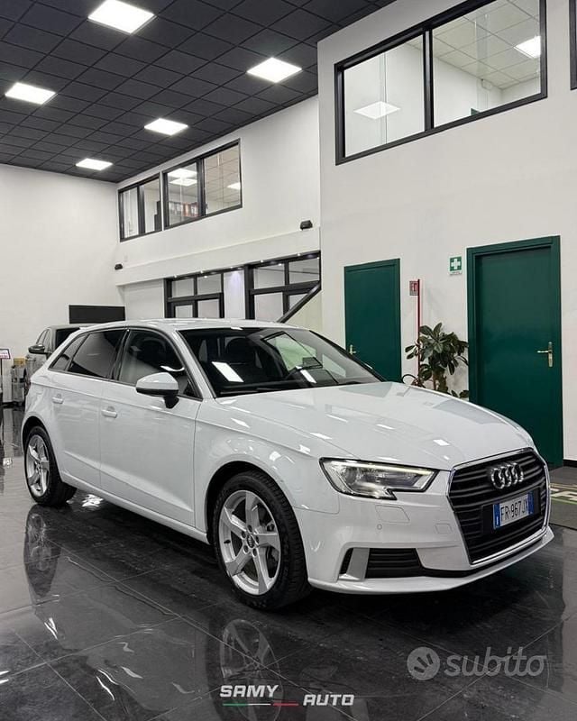 Usado Audi A3 Ambiente 116 CV (85 kW) 2018 Blanco Berlina