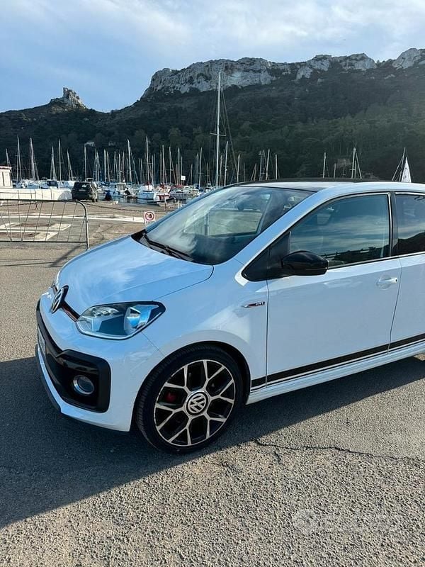 Bianco Usata 2018 VW up! Due volumi | 13.000 € (Ottimo prezzo) - Immagine 1/4