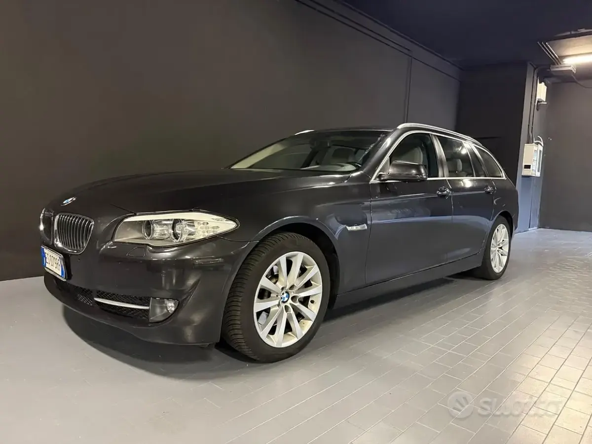 Usata BMW 525 Luxury Line 218 CV (160 kW) 2013 Grigio Station wagon