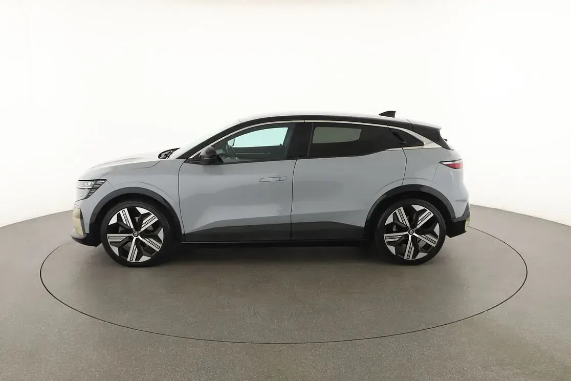 Usata Renault Megane E-Tech Iconic 160 kW (218 CV) 2022 Grigio Berlina