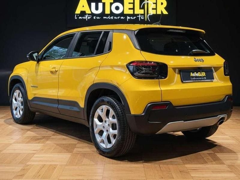 Begagnad Jeep Avenger Altitude 101 HK (74 kW) 2023 Guld SUV