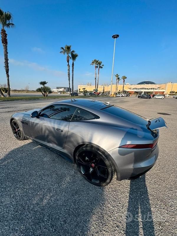 Usata Jaguar F-Type R-Dynamic 2022 Grigio Coupé